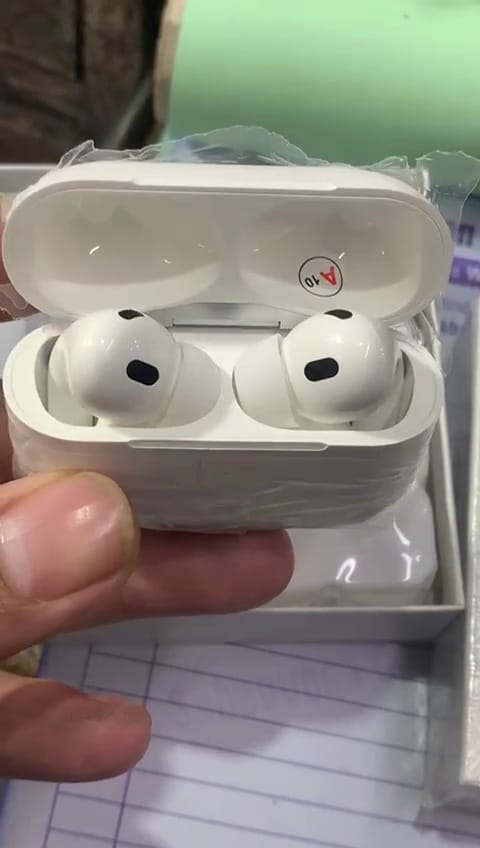 Apple AirPods Pro (2nd Gen) with MagSafe Charging Case – Enhanced Noise Cancellation & USB-C/MagSafe