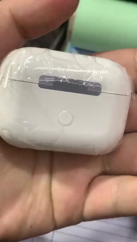 Apple AirPods Pro (2nd Gen) with MagSafe Charging Case – Enhanced Noise Cancellation & USB-C/MagSafe